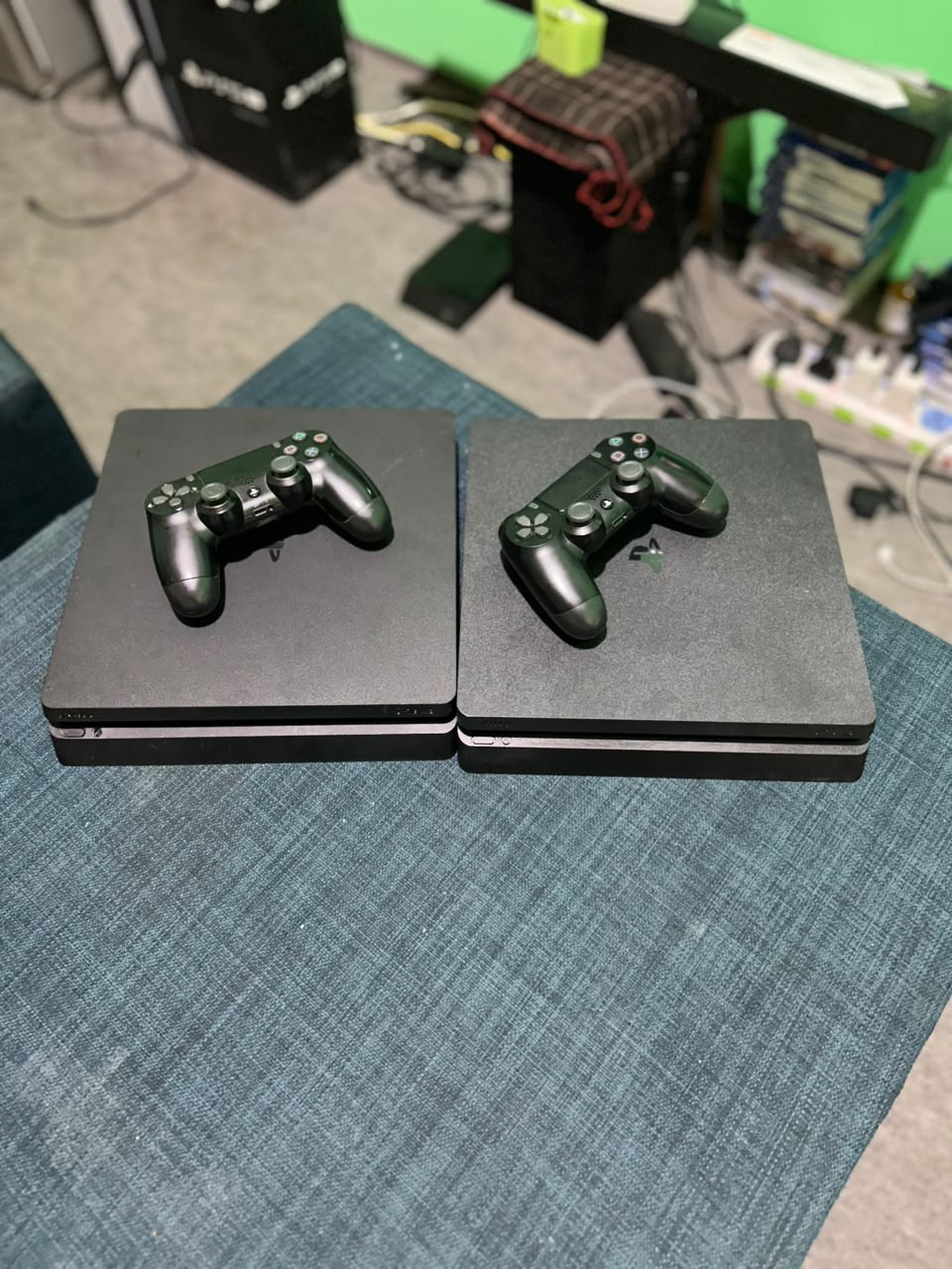 Ps4 slim Jailbroken